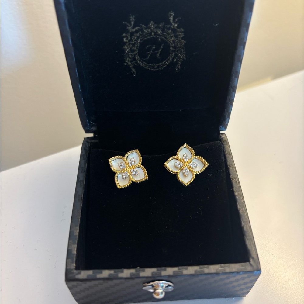Elegant Gold and White Floral Earrings (roberto coin replica)